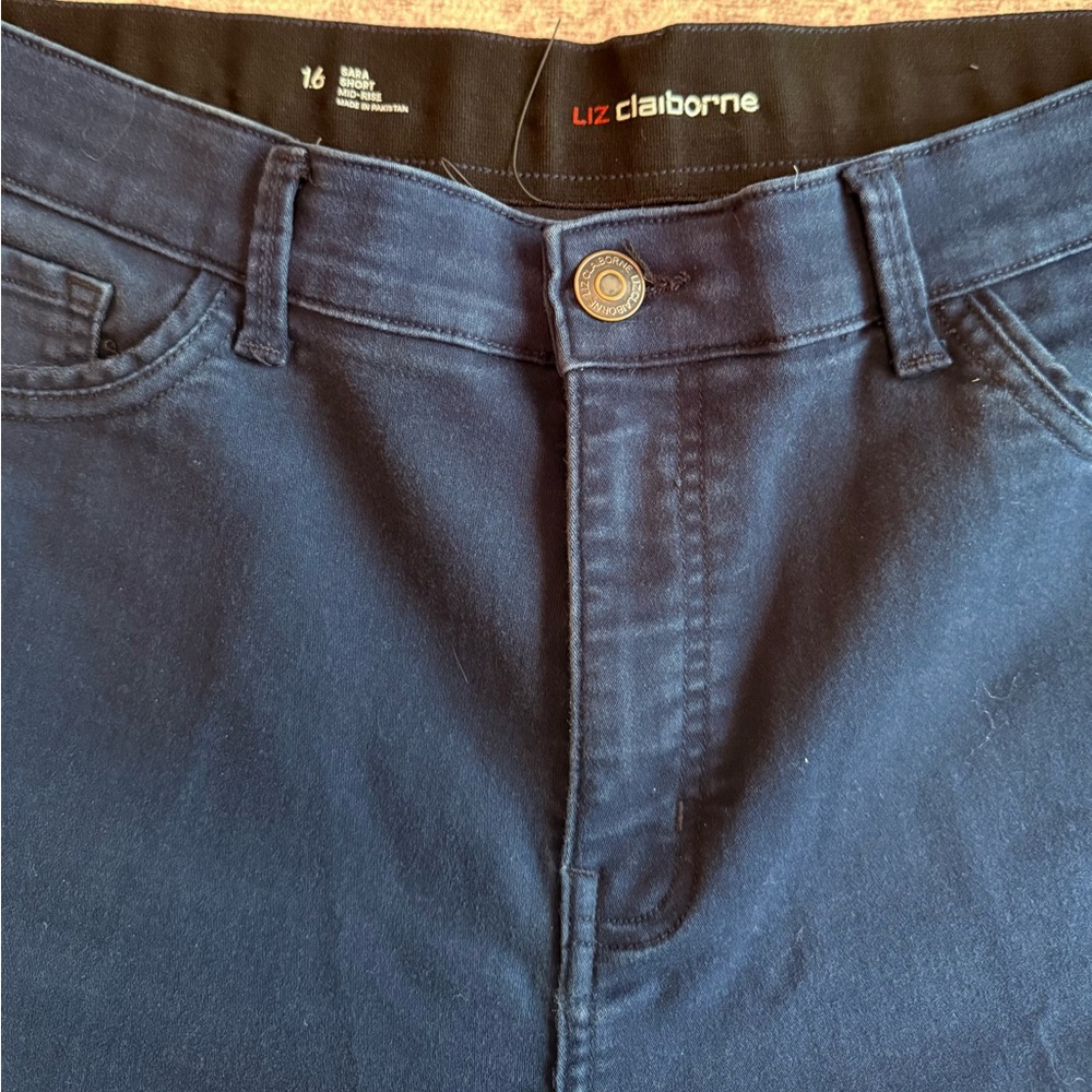 Liz Claiborne Women’s Navy Jean Shorts - Picture 3 of 5